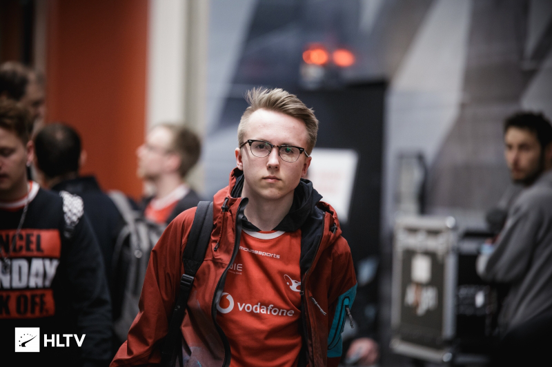 在今日EDG对阵UP的比赛中，Meiko使用娜美达成了在LPL的第7500次助攻，LPL第1位达成该成就的选手，恭喜Meiko！