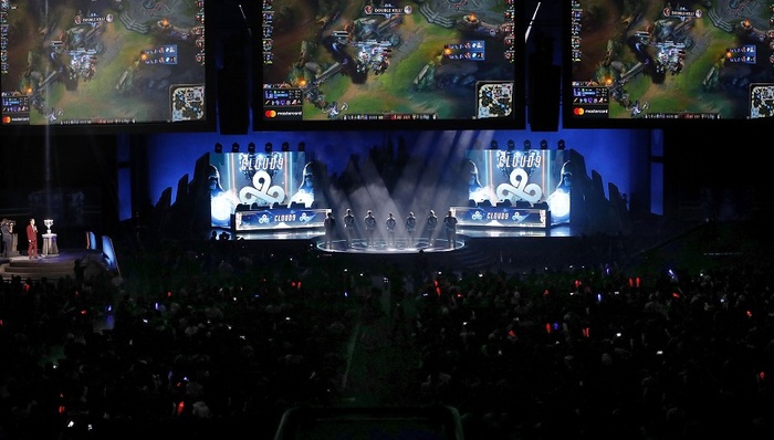 Johnny Speeds 引起了组织的注意，因为 hampus 的到来;